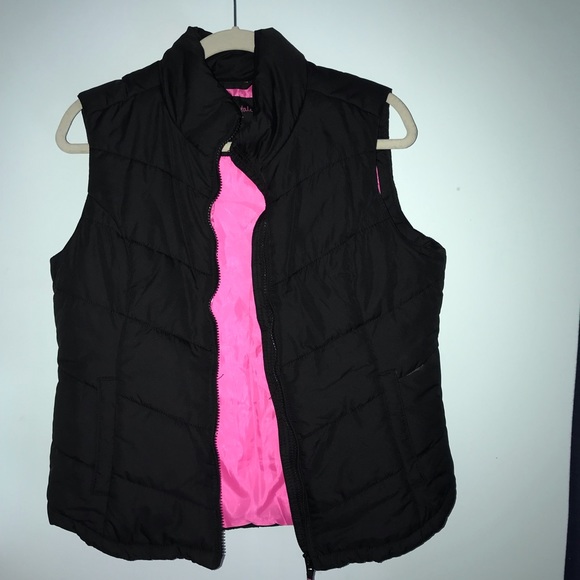 BLACK PUFFER VEST! Size large - Picture 1 of 4